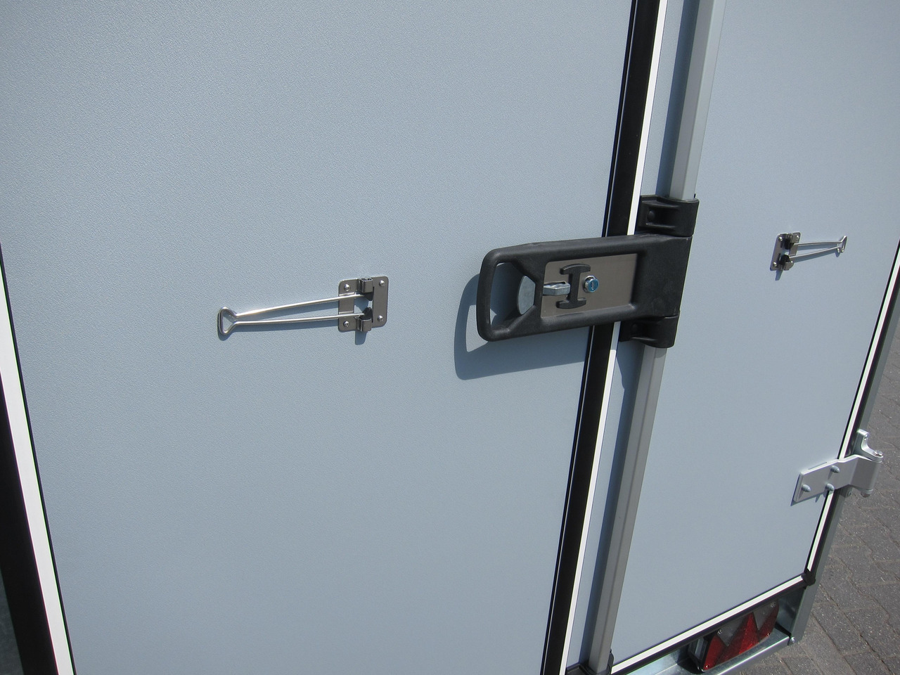 Böckmann Koffer KT 3015/135 M grau 301x150x182cm (M) 1350kg - Closed box trailer: picture 5 Böckmann Koffer KT 3015/135 M grau 301x150x182cm (M) 1350kg - Closed box trailer: picture 5