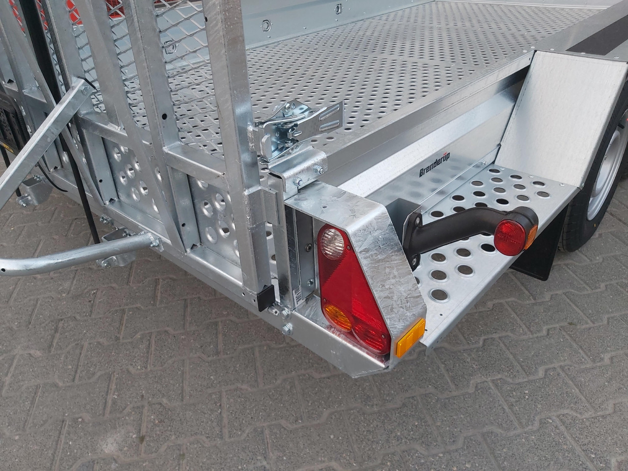 Brenderup MT 3651 MT3600 STB3500s 360x179x27cm Auffahrklappe Lochboden Stahl Reserverad 3500kg - Plant trailer: picture 5 Brenderup MT 3651 MT3600 STB3500s 360x179x27cm Auffahrklappe Lochboden Stahl Reserverad 3500kg - Plant trailer: picture 5