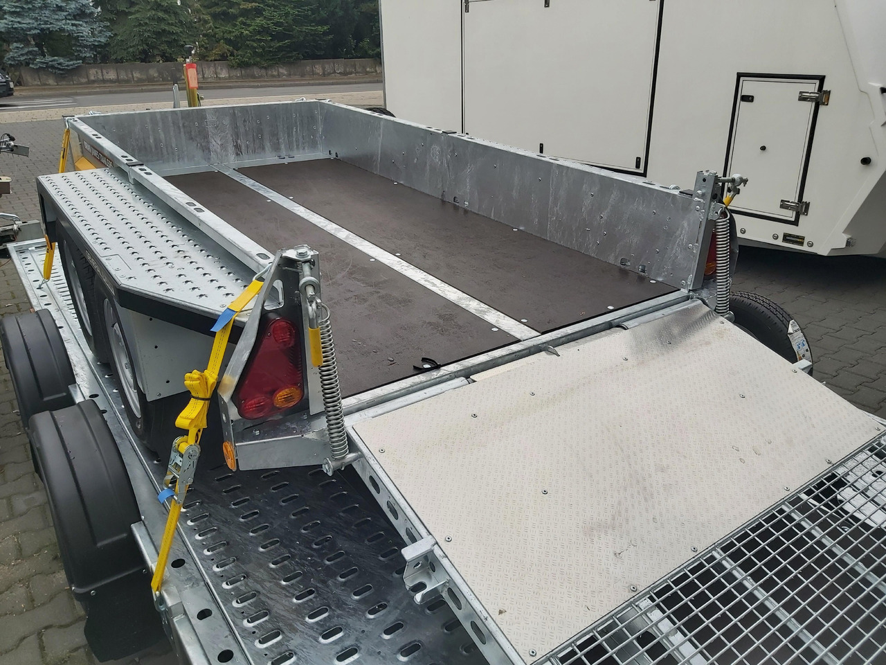 Brian James General Plant 260x130x25cm Halbgitter Auffahrklappe 150cm Reserverad (S) 2700kg - Plant trailer: picture 3 Brian James General Plant 260x130x25cm Halbgitter Auffahrklappe 150cm Reserverad (S) 2700kg - Plant trailer: picture 3