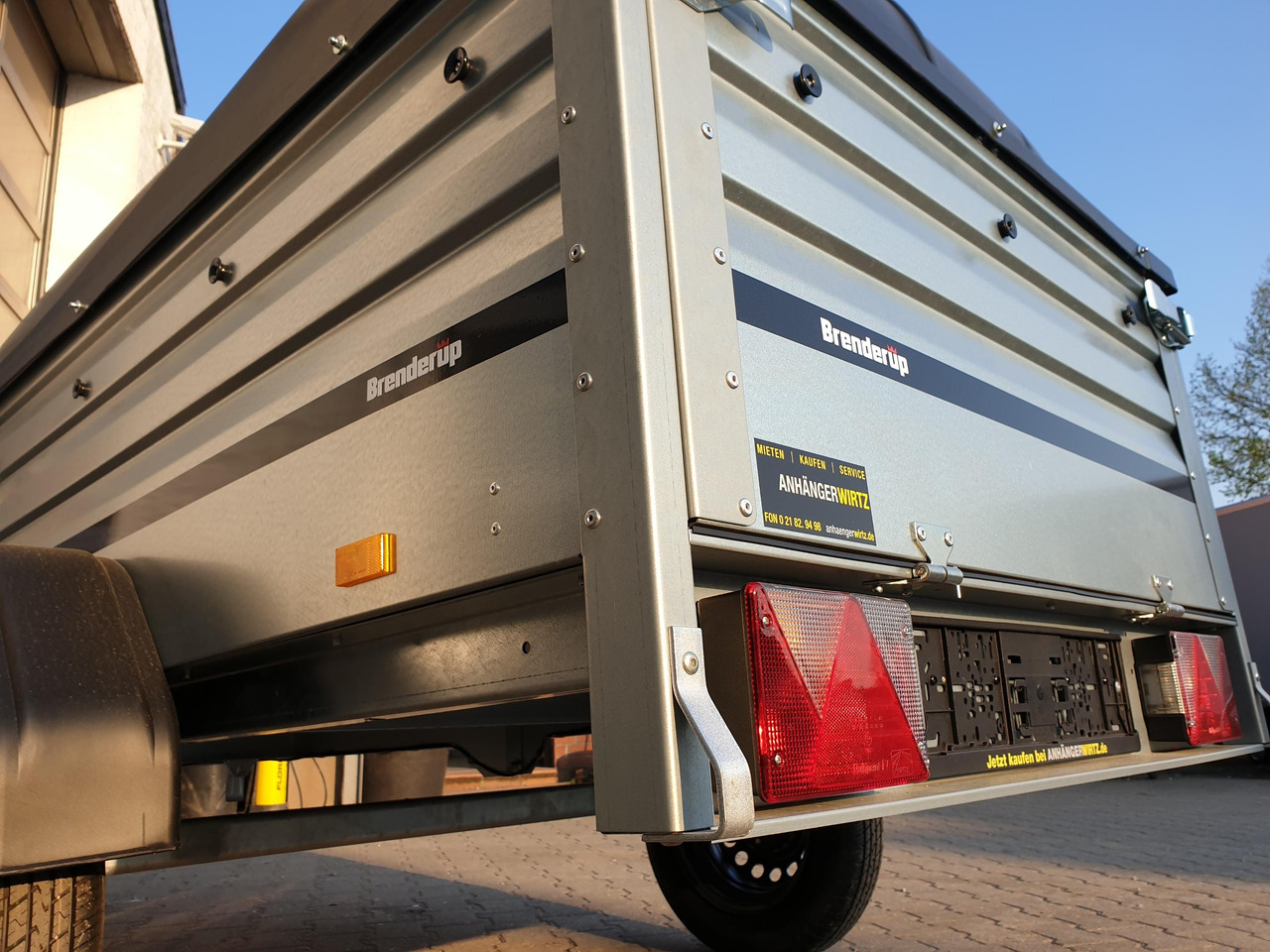 Deckelanhänger Brenderup 1205 SXLUB 750 203x116x55cm mit ABS Deckel schwarz 750kg online Aktion - Car trailer: picture 5 Deckelanhänger Brenderup 1205 SXLUB 750 203x116x55cm mit ABS Deckel schwarz 750kg online Aktion - Car trailer: picture 5