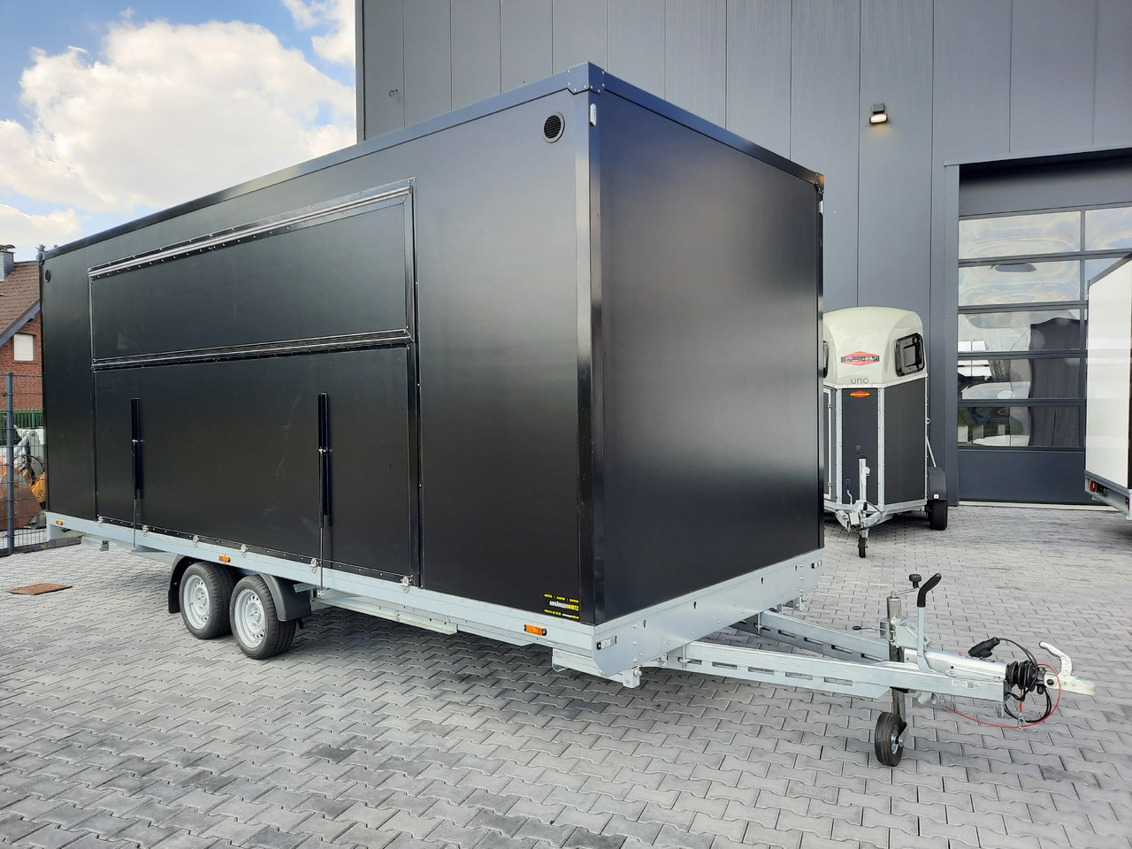 Event Trailer Bühne Schowroom 610x220x220cm black Tür 2 fach Treppenzugang 13" 2700kg - Vending trailer: picture 3 Event Trailer Bühne Schowroom 610x220x220cm black Tür 2 fach Treppenzugang 13" 2700kg - Vending trailer: picture 3
