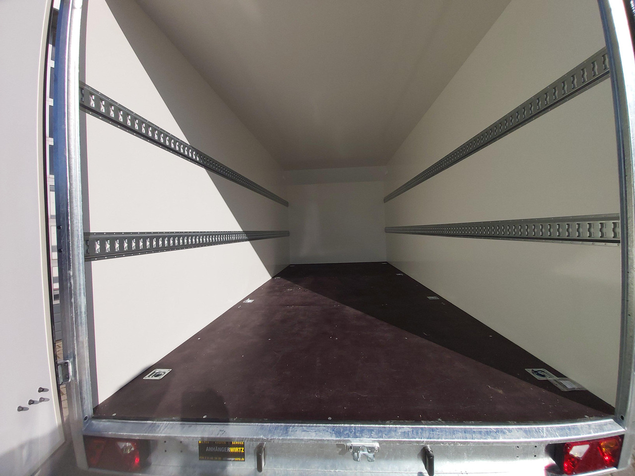 Closed box trailer Hochlader Koffer TFSP 470T.00 470x220x210cm aero Zurrsystem 10" 100km/H 2700kg: picture 6