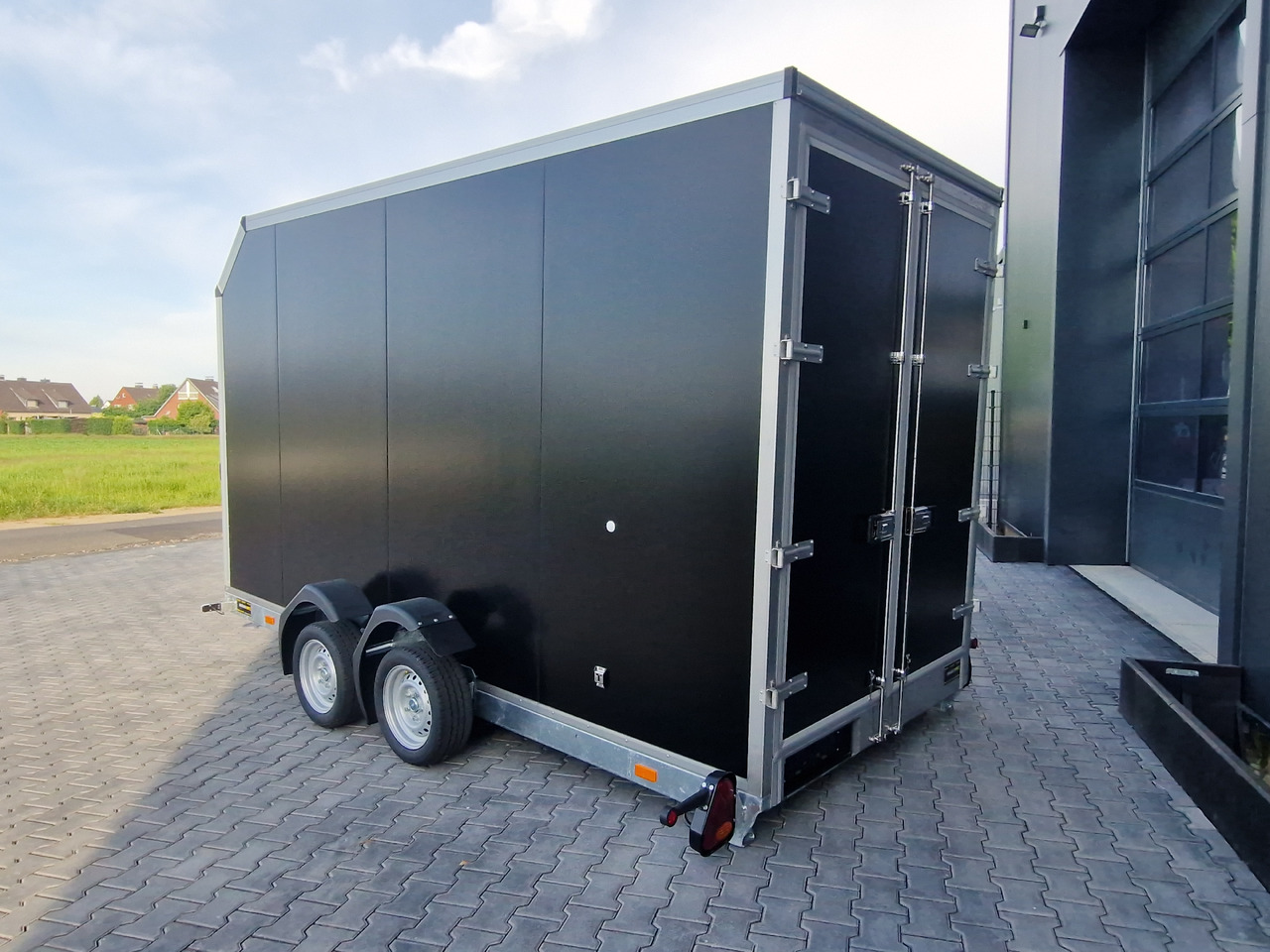 Kofferanhänger EasyLift L+ 3500 350x163x230cm black aerodynamisch 3500kg - Plant trailer: picture 1 Kofferanhänger EasyLift L+ 3500 350x163x230cm black aerodynamisch 3500kg - Plant trailer: picture 1