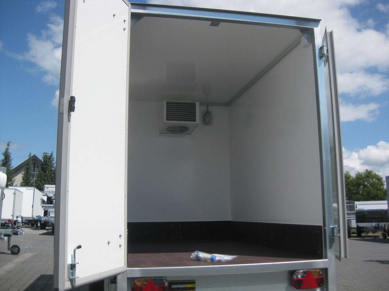 Kühlanhänger AZKF 1325/145 243x144x180cm GOVI 230 Volt Kühlaggregat 60 Frioliner Winter order 2025 - Refrigerator trailer: picture 5 Kühlanhänger AZKF 1325/145 243x144x180cm GOVI 230 Volt Kühlaggregat 60 Frioliner Winter order 2025 - Refrigerator trailer: picture 5