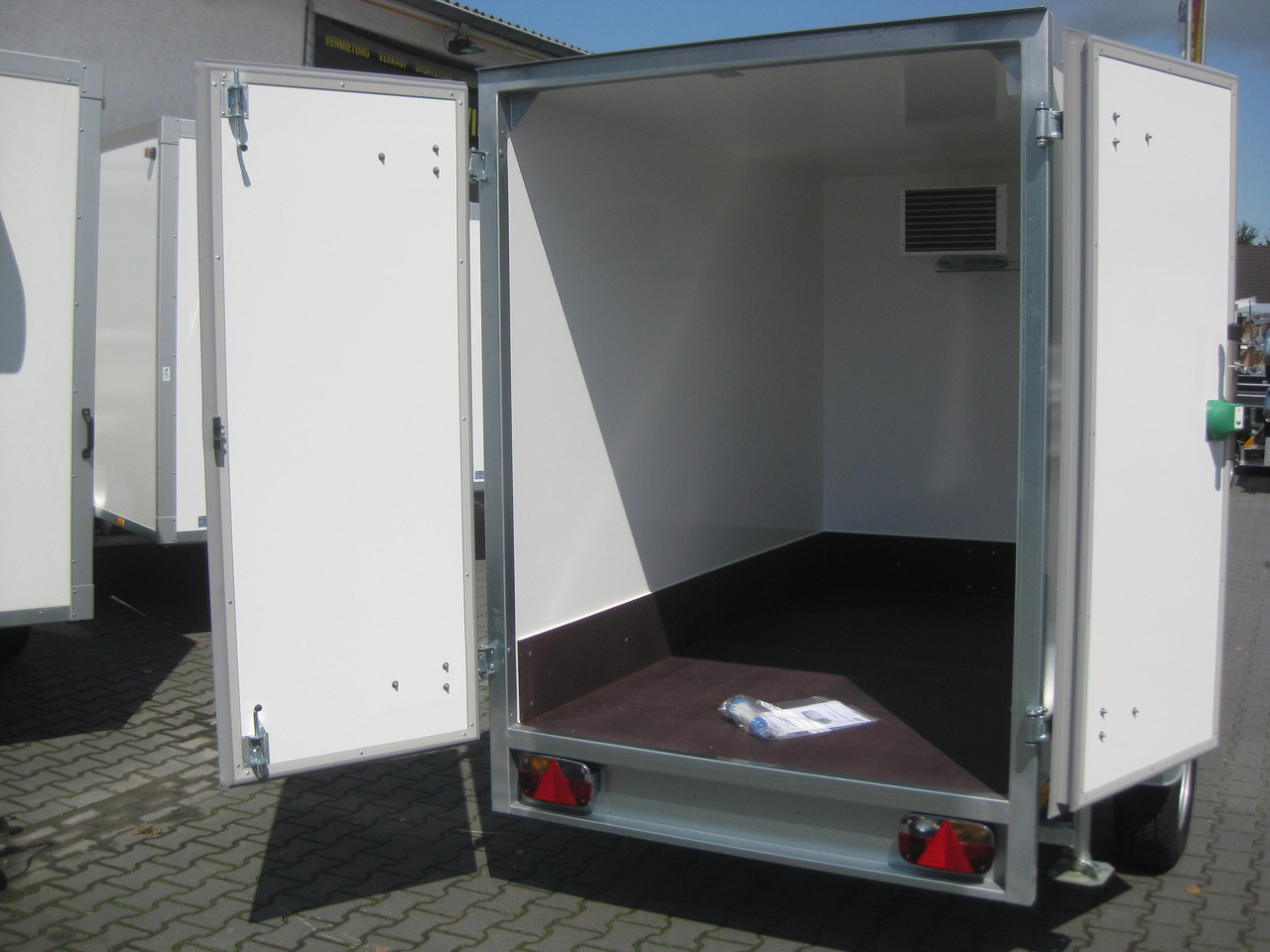 Kühlanhänger AZKF 1325/145 243x144x180cm GOVI 230 Volt Kühlaggregat 60 Frioliner Winter order 2025 - Refrigerator trailer: picture 4 Kühlanhänger AZKF 1325/145 243x144x180cm GOVI 230 Volt Kühlaggregat 60 Frioliner Winter order 2025 - Refrigerator trailer: picture 4