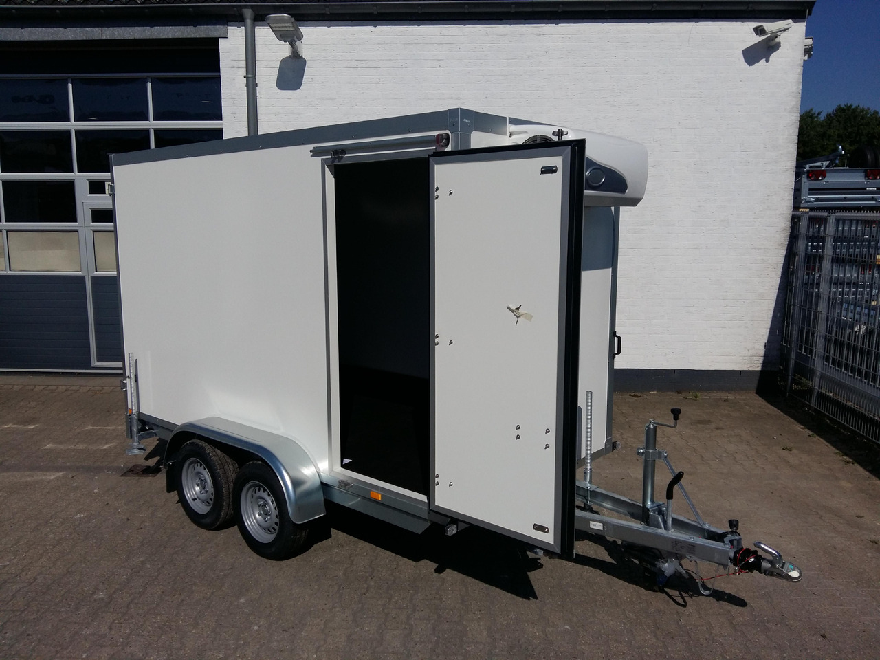 Kühlanhänger AZKF 2735/155 343x154x200cm +Seitentür Kälteanlage 4 Iso 60 Frioliner Aktion - Refrigerator trailer: picture 2 Kühlanhänger AZKF 2735/155 343x154x200cm +Seitentür Kälteanlage 4 Iso 60 Frioliner Aktion - Refrigerator trailer: picture 2