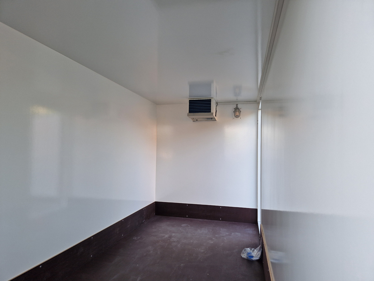 Kühlanhänger AZKF 2740/180 395x178x200cm Seitentür Govi Kälteanlage 5 Iso 60 Frioliner 2700kg - Refrigerator trailer: picture 4 Kühlanhänger AZKF 2740/180 395x178x200cm Seitentür Govi Kälteanlage 5 Iso 60 Frioliner 2700kg - Refrigerator trailer: picture 4