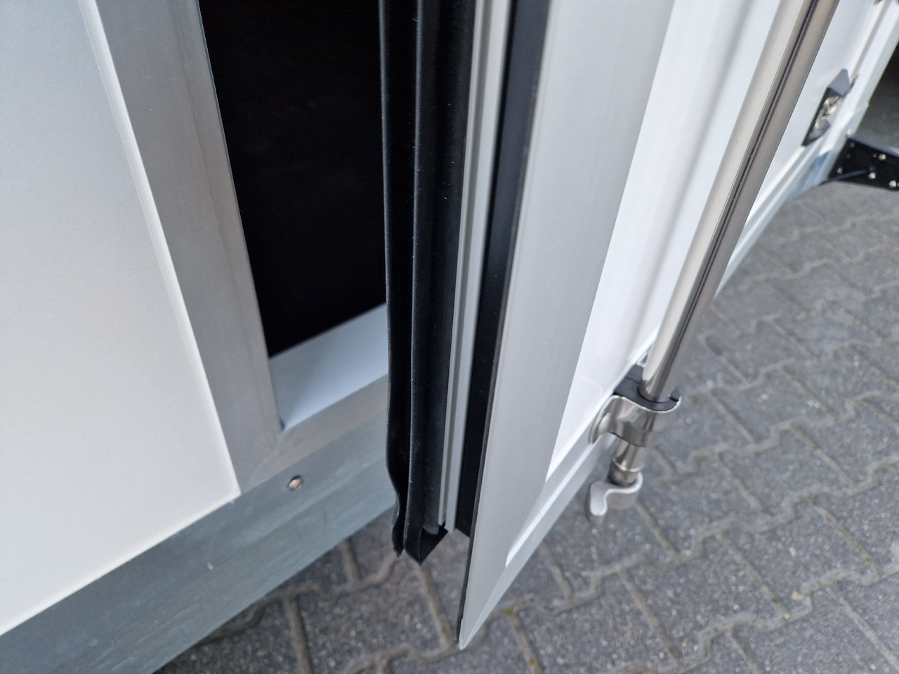 Kühlanhänger AZKF 2740/180 395x178x200cm Seitentür Govi Kälteanlage 5 Iso 60 Frioliner 2700kg - Refrigerator trailer: picture 3 Kühlanhänger AZKF 2740/180 395x178x200cm Seitentür Govi Kälteanlage 5 Iso 60 Frioliner 2700kg - Refrigerator trailer: picture 3