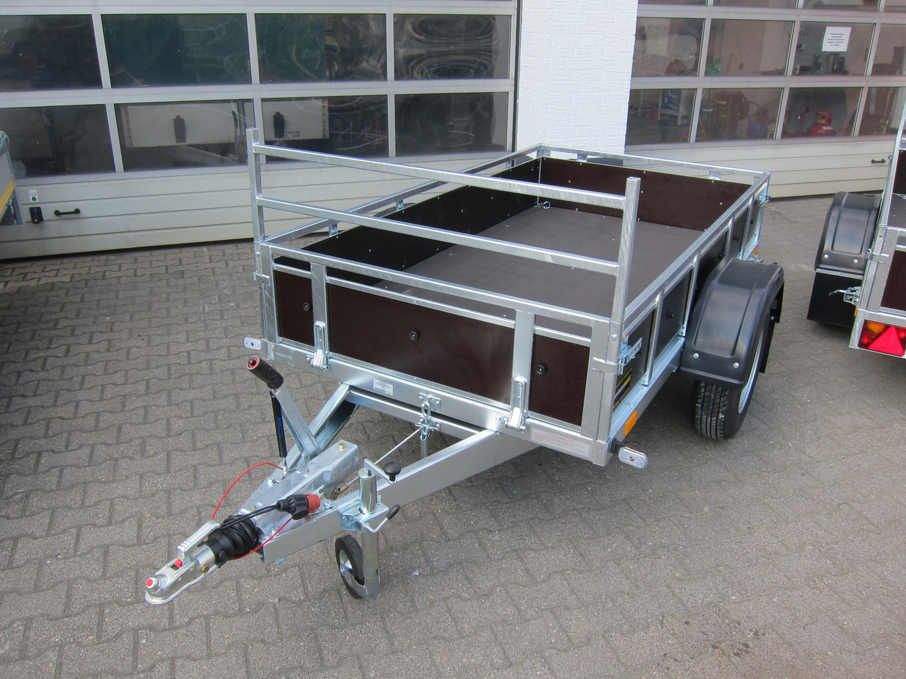 PKW Anhänger Trailwood 236 LUX ankippbar 236x129x37cm (S) 1600kg Januar Aktion - Car trailer: picture 2 PKW Anhänger Trailwood 236 LUX ankippbar 236x129x37cm (S) 1600kg Januar Aktion - Car trailer: picture 2