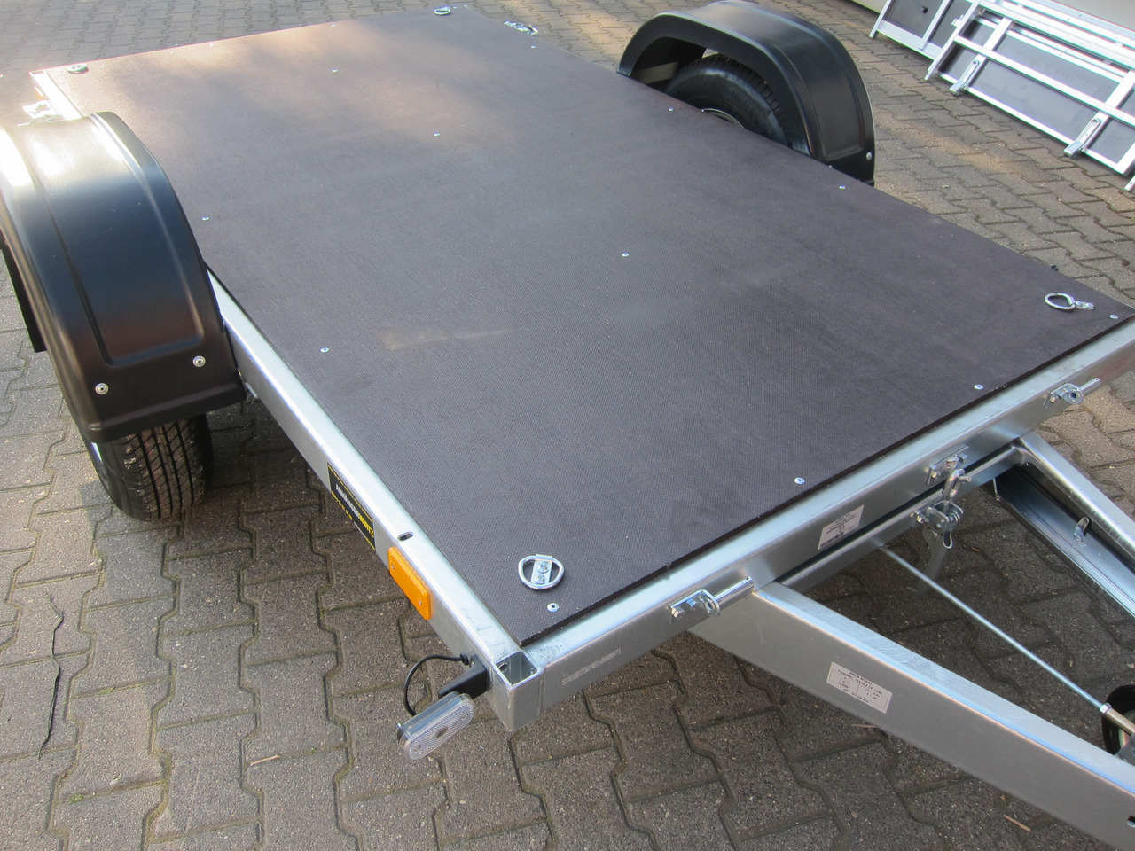 PKW Anhänger Trailwood 236 LUX ankippbar 236x129x37cm (S) 1600kg Januar Aktion - Car trailer: picture 4 PKW Anhänger Trailwood 236 LUX ankippbar 236x129x37cm (S) 1600kg Januar Aktion - Car trailer: picture 4