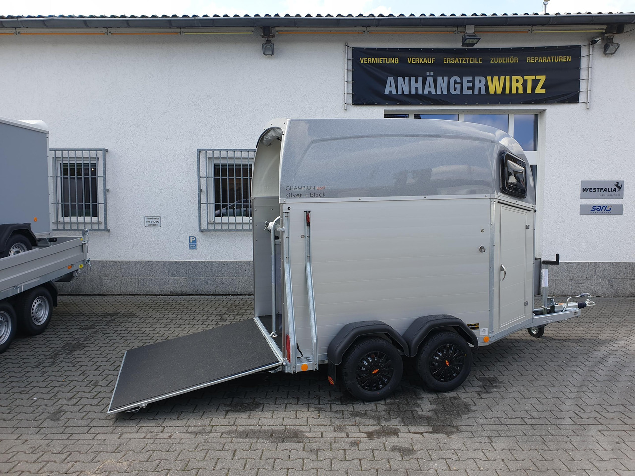 Pferdeanhänger Böckmann Champion Esprit C silver black Haube silver 2400kg Modell 2024 - Horse trailer: picture 4 Pferdeanhänger Böckmann Champion Esprit C silver black Haube silver 2400kg Modell 2024 - Horse trailer: picture 4
