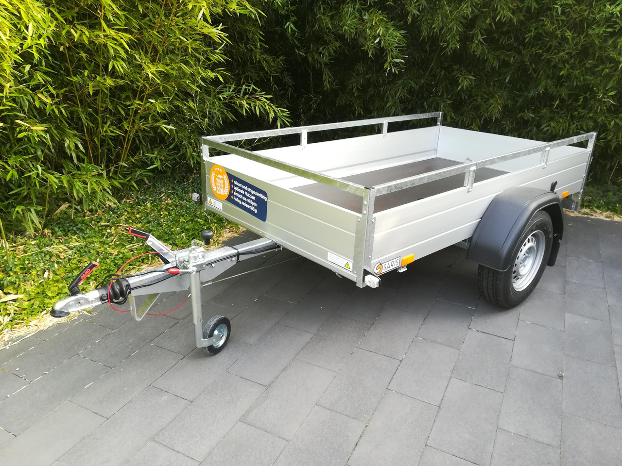 Saris Anhänger DV135 McAlu Pro MP 255x133x43cm (S) 1350kg Online Aktion Modell 2024 - Car trailer: picture 1 Saris Anhänger DV135 McAlu Pro MP 255x133x43cm (S) 1350kg Online Aktion Modell 2024 - Car trailer: picture 1