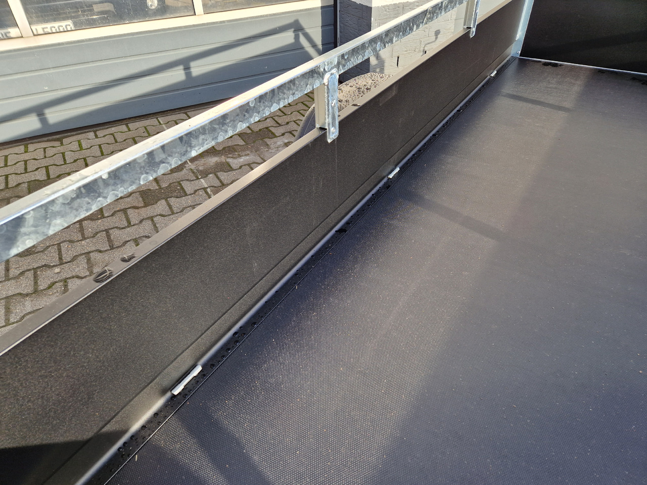 Saris Anhänger DV135 McAlu Pro MP 255x133x43cm blackline (S) 1350kg black deal Aktion - Car trailer: picture 4 Saris Anhänger DV135 McAlu Pro MP 255x133x43cm blackline (S) 1350kg black deal Aktion - Car trailer: picture 4