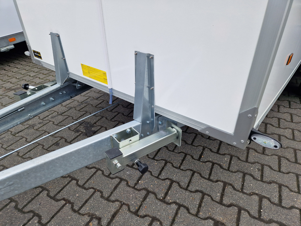 Tiefkühlanhänger 2719 F4 408x175x190cm GOVI Arktik 2000P Aluboden 2700kg - Refrigerator trailer: picture 4 Tiefkühlanhänger 2719 F4 408x175x190cm GOVI Arktik 2000P Aluboden 2700kg - Refrigerator trailer: picture 4