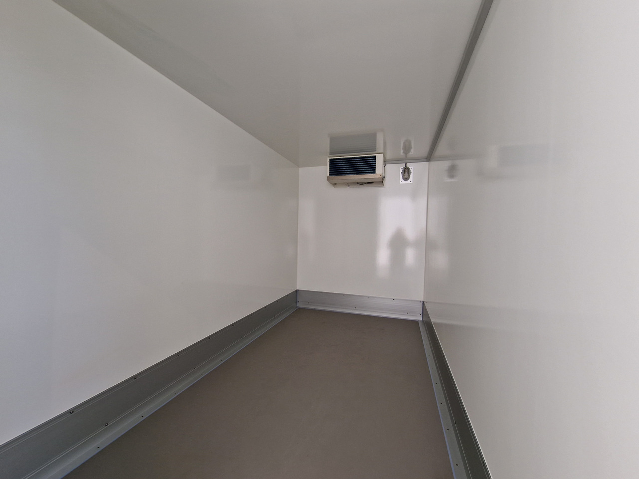 Tiefkühlanhänger AZK 2734/180 336x170x200cm 100/100 GOVI K6 bis -18°C (M) 2700kg - Refrigerator trailer: picture 3 Tiefkühlanhänger AZK 2734/180 336x170x200cm 100/100 GOVI K6 bis -18°C (M) 2700kg - Refrigerator trailer: picture 3