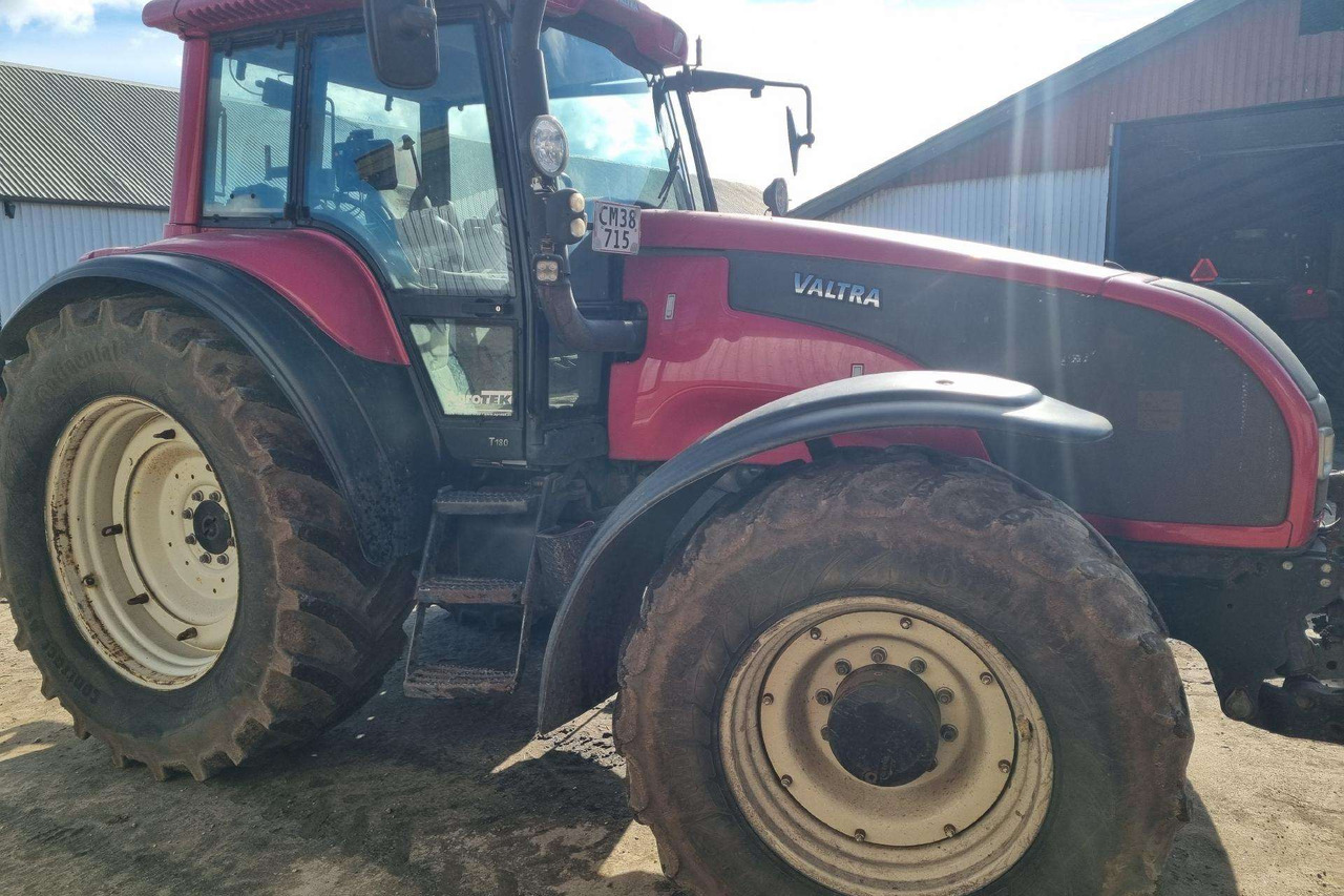 Valtra T190 - Farm tractor: picture 3 Valtra T190 - Farm tractor: picture 3