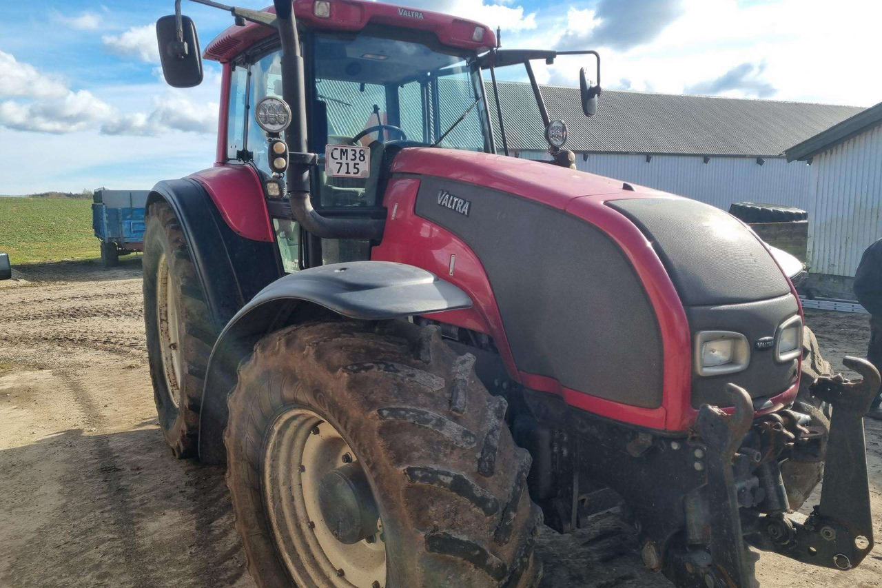 Valtra T190 - Farm tractor: picture 2 Valtra T190 - Farm tractor: picture 2