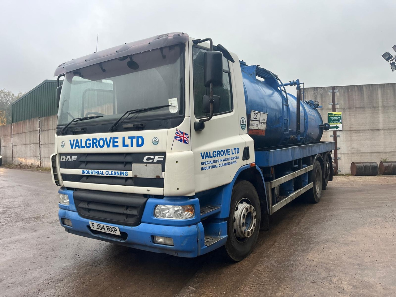 DAF 75 CF - Tank truck: picture 1 DAF 75 CF - Tank truck: picture 1