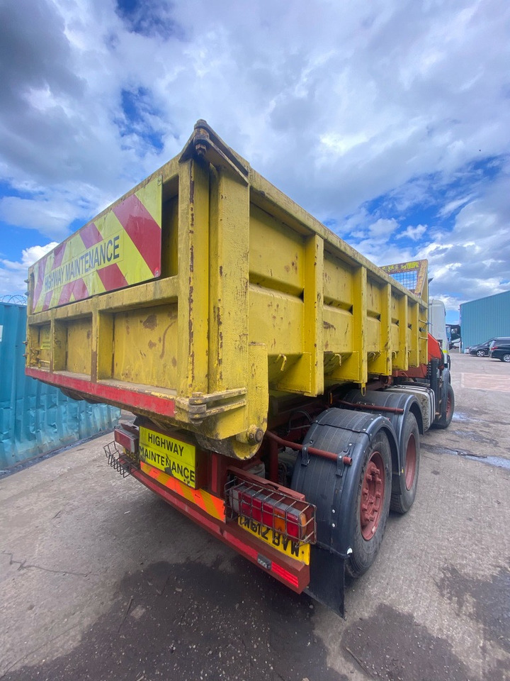 Scania 94D 260 6x2 Rigid - Hook lift truck, Crane truck: picture 4 Scania 94D 260 6x2 Rigid - Hook lift truck, Crane truck: picture 4