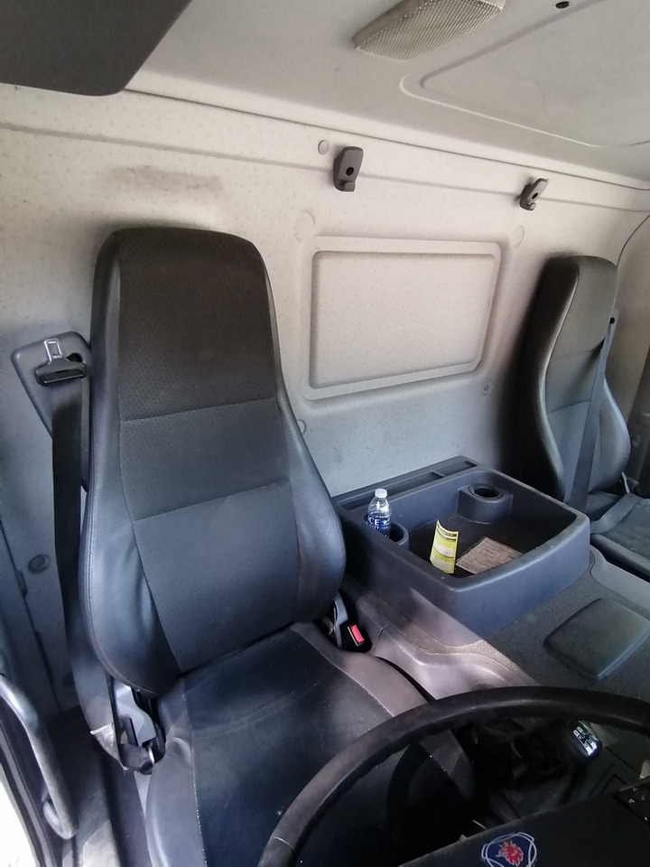 Scania P230 4x2 Box Van - Box van: picture 5 Scania P230 4x2 Box Van - Box van: picture 5