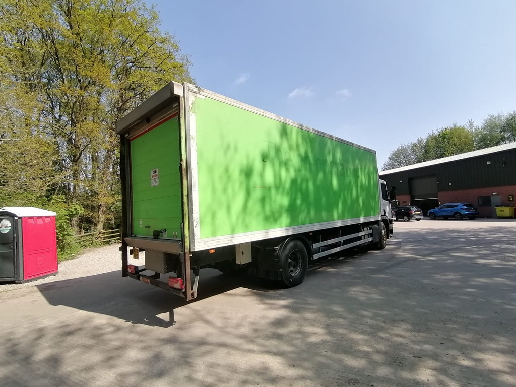 Scania P230 4x2 Box Van - Box van: picture 4 Scania P230 4x2 Box Van - Box van: picture 4
