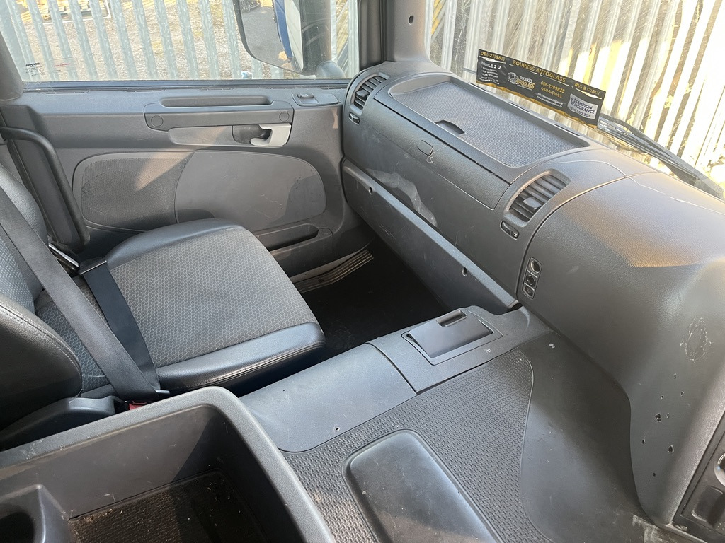 Curtainsider truck Scania P230 4x2 Curtain side: picture 9 Curtainsider truck Scania P230 4x2 Curtain side: picture 9