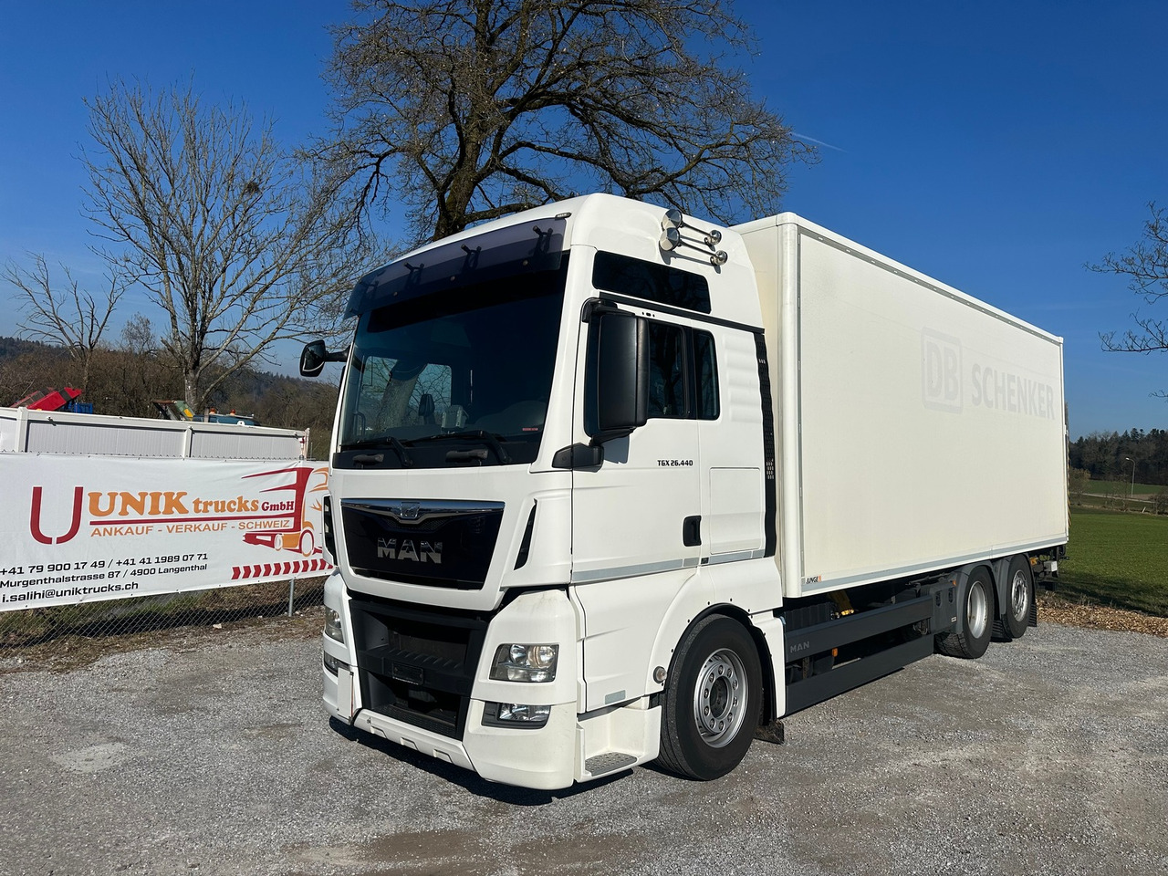 MAN TGX 26.440 6x2 Koffer - Box truck: picture 1 MAN TGX 26.440 6x2 Koffer - Box truck: picture 1