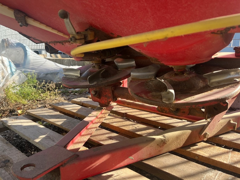 Lely Centerliner CB 1000 - Fertilizer spreader: picture 2 Lely Centerliner CB 1000 - Fertilizer spreader: picture 2