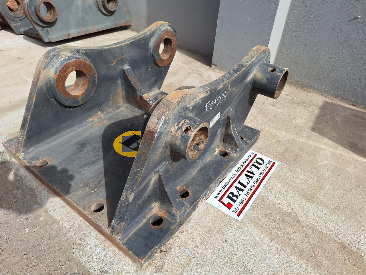 Attachment plate - Quick coupler for Construction machinery: picture 1 Attachment plate - Quick coupler for Construction machinery: picture 1