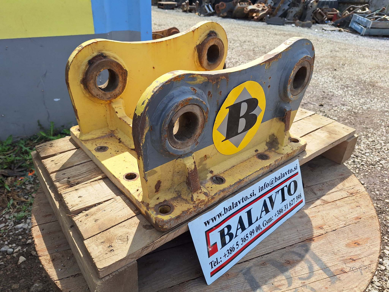 Attachment plate - Quick coupler for Construction machinery: picture 1 Attachment plate - Quick coupler for Construction machinery: picture 1