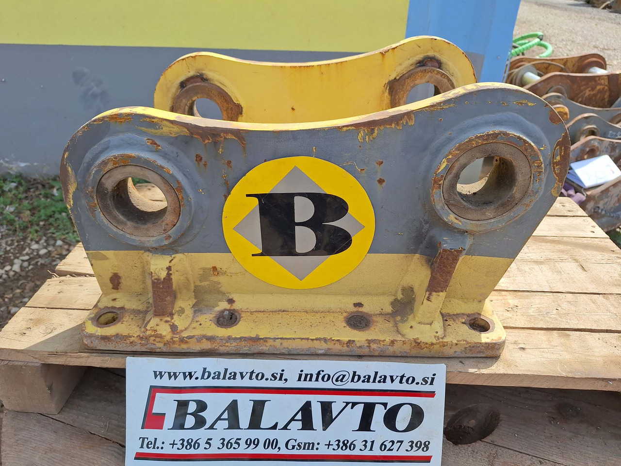 Attachment plate - Quick coupler for Construction machinery: picture 2 Attachment plate - Quick coupler for Construction machinery: picture 2