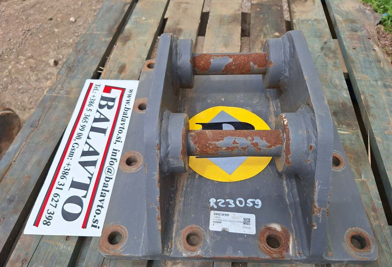 Attachment plate - Quick coupler for Excavator: picture 3 Attachment plate - Quick coupler for Excavator: picture 3