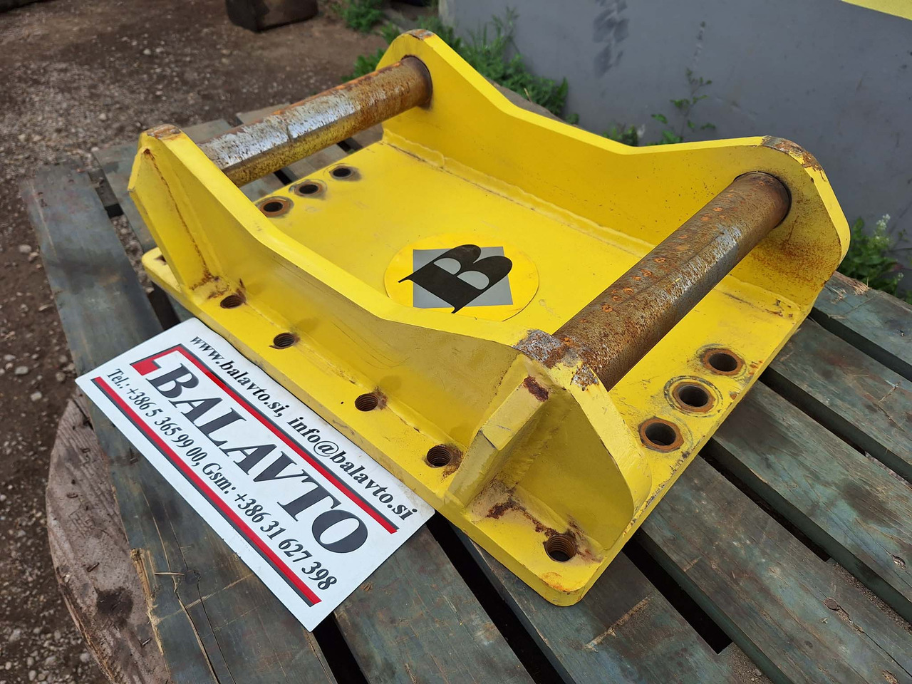 Attachment plate - Quick coupler for Construction machinery: picture 2 Attachment plate - Quick coupler for Construction machinery: picture 2