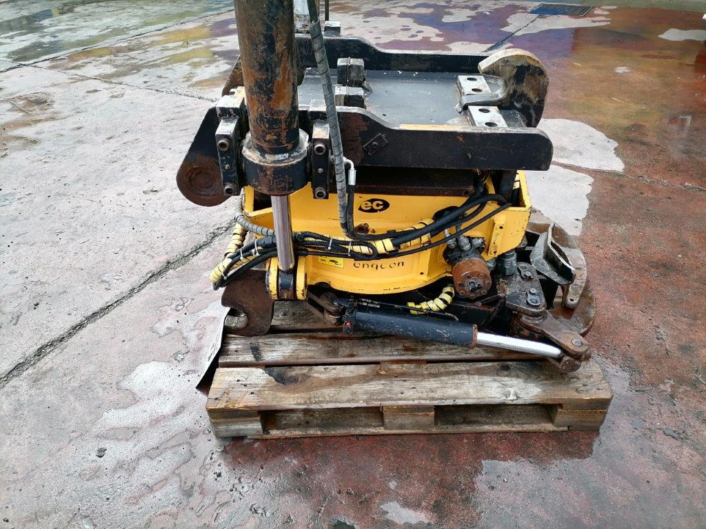 Engcon EC30 Volvo S2 - Tiltrotator: picture 2 Engcon EC30 Volvo S2 - Tiltrotator: picture 2