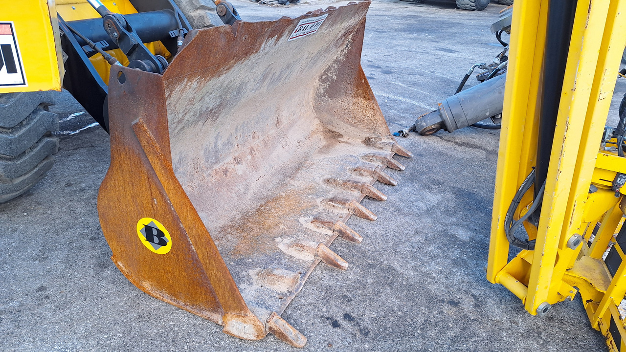 Loader bucket BOE 2400 mm for 12-15 ton wheel loaders - Loader bucket for Construction machinery: picture 1 Loader bucket BOE 2400 mm for 12-15 ton wheel loaders - Loader bucket for Construction machinery: picture 1
