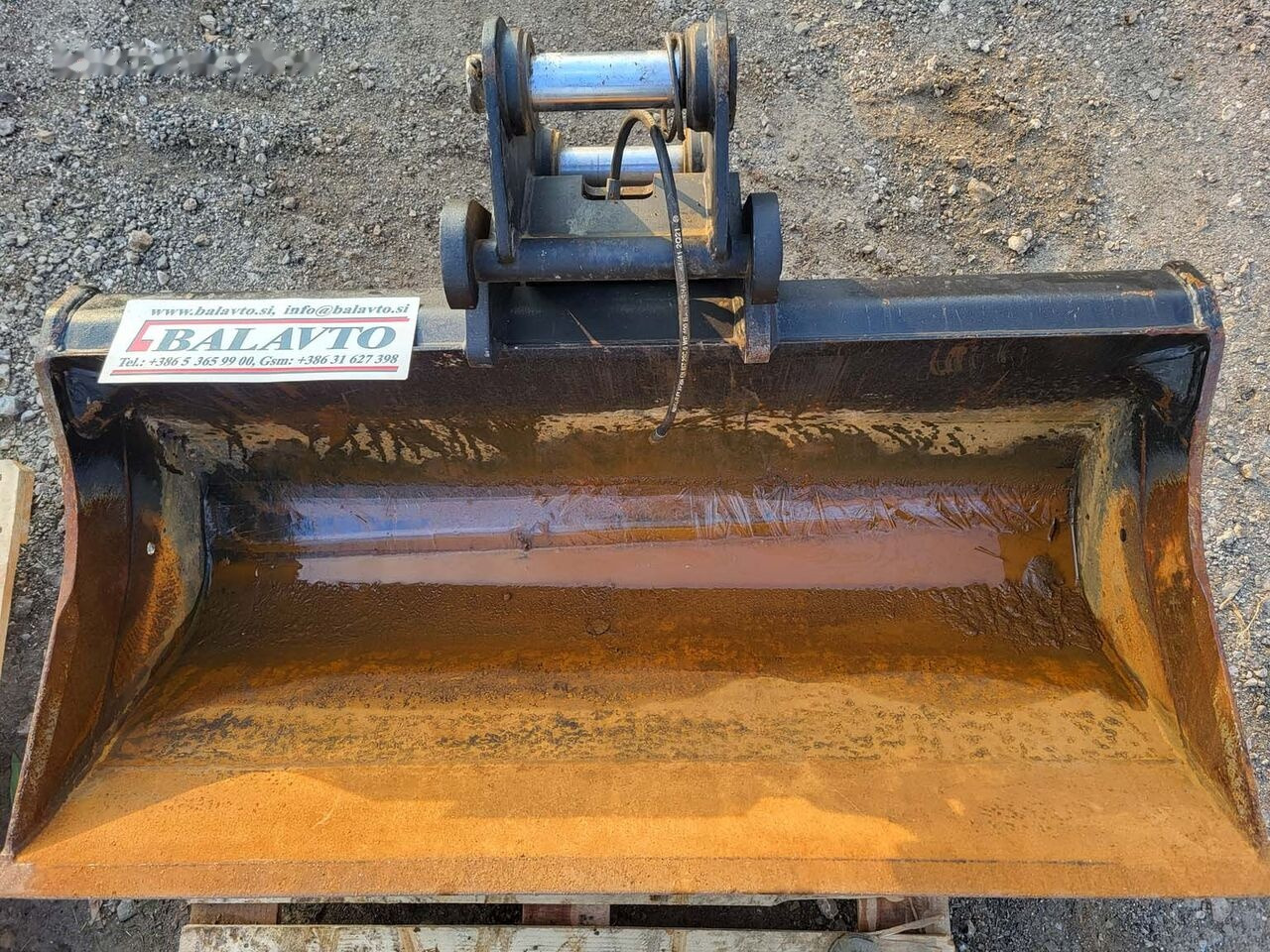 Slope bucket 1500 mm CW10 - Excavator bucket: picture 1 Slope bucket 1500 mm CW10 - Excavator bucket: picture 1
