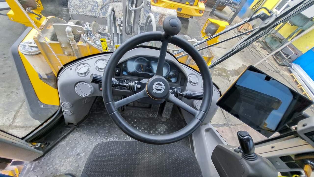 Wheel loader Volvo L150H: picture 44