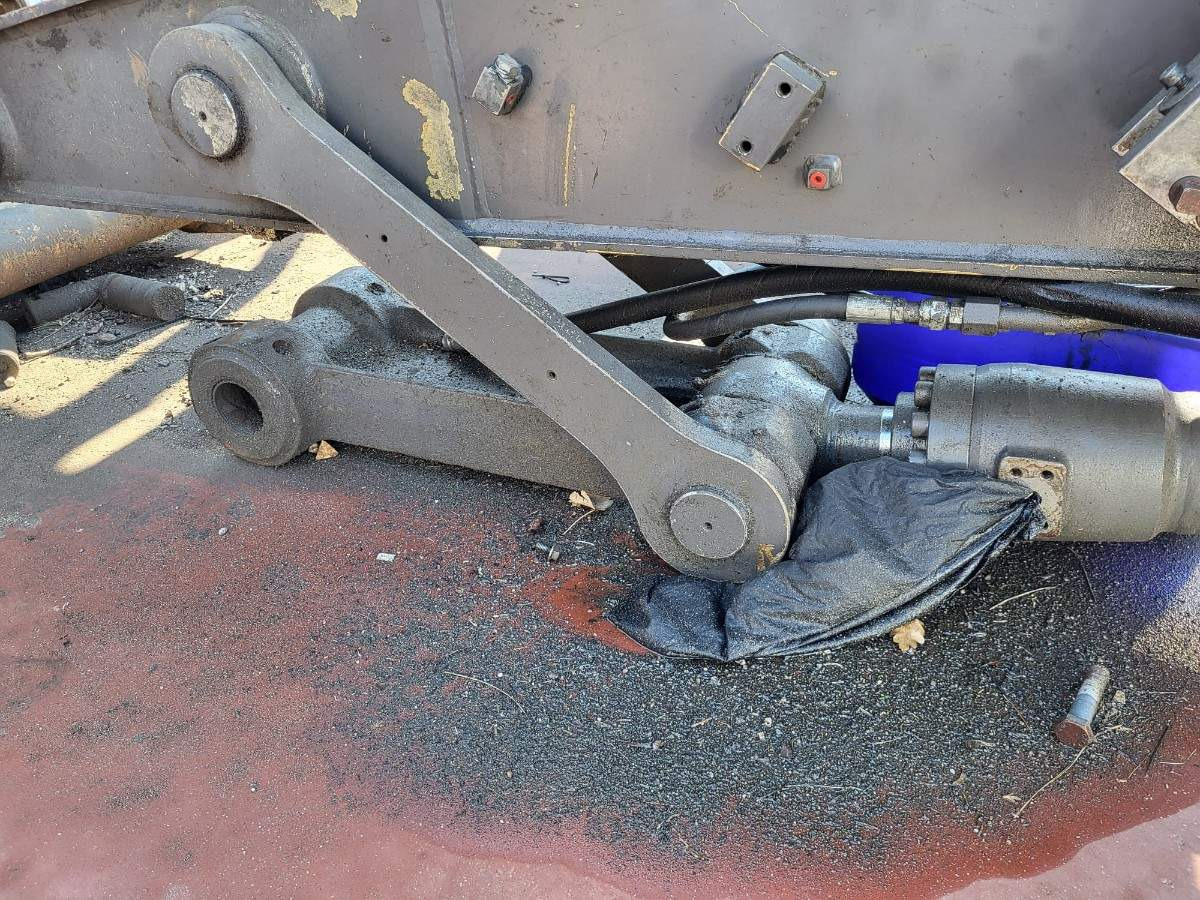 Volvo bucket cylinder 14610685 - Hydraulic cylinder for Excavator: picture 2 Volvo bucket cylinder 14610685 - Hydraulic cylinder for Excavator: picture 2