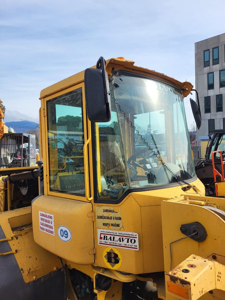 Volvo cabin 33369 - Cab for Wheel loader: picture 2 Volvo cabin 33369 - Cab for Wheel loader: picture 2