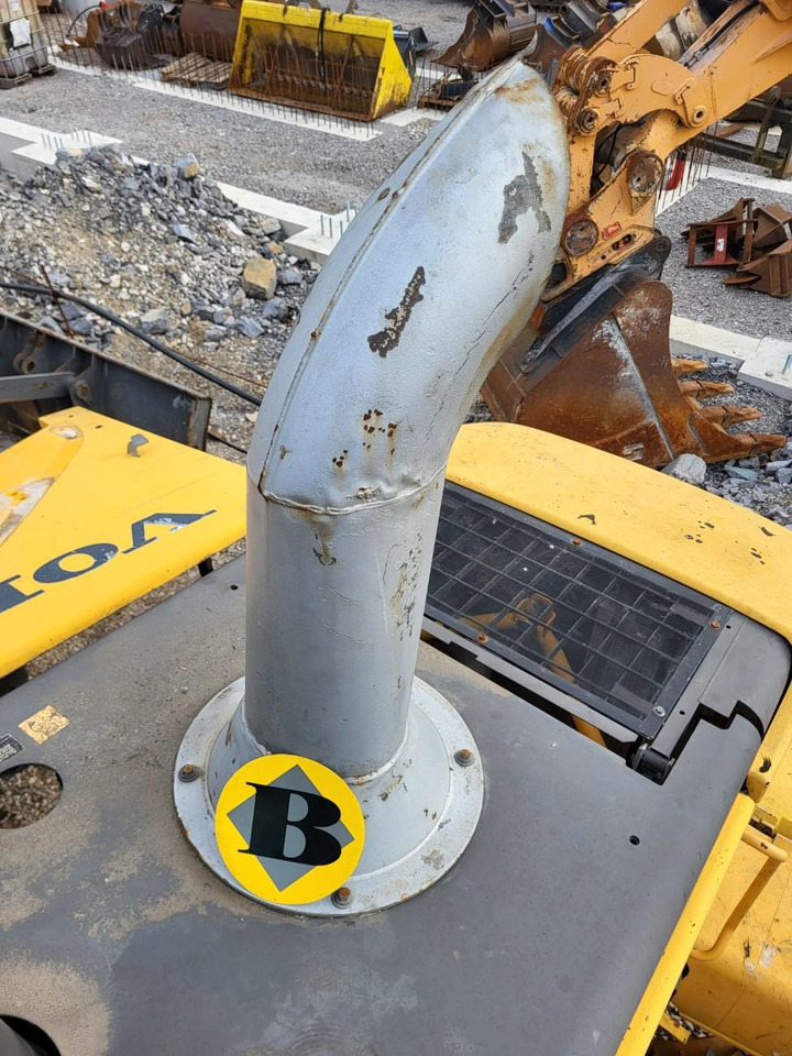 Volvo exhaust pipe 11148403 - Exhaust pipe for Loader: picture 1 Volvo exhaust pipe 11148403 - Exhaust pipe for Loader: picture 1