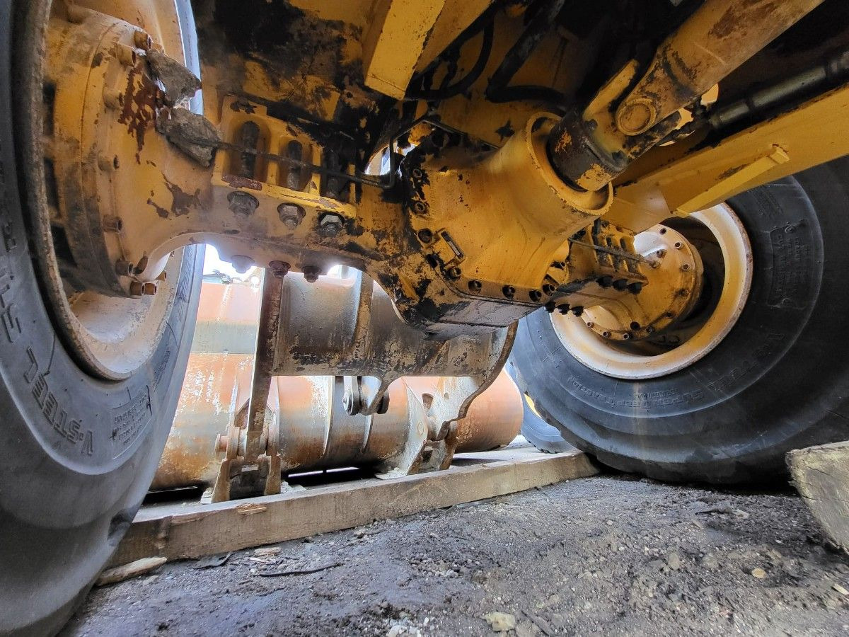 Volvo front axle VOE56005 - Front axle for Loader: picture 1 Volvo front axle VOE56005 - Front axle for Loader: picture 1