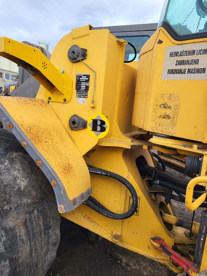 Volvo front frame VOE11177610 - Frame/ Chassis for Loader: picture 3 Volvo front frame VOE11177610 - Frame/ Chassis for Loader: picture 3