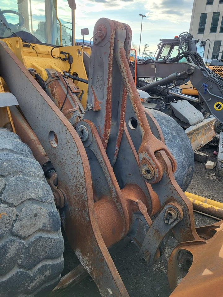 Volvo lifting framework VOE11177162 - Frame/ Chassis for Loader: picture 3 Volvo lifting framework VOE11177162 - Frame/ Chassis for Loader: picture 3