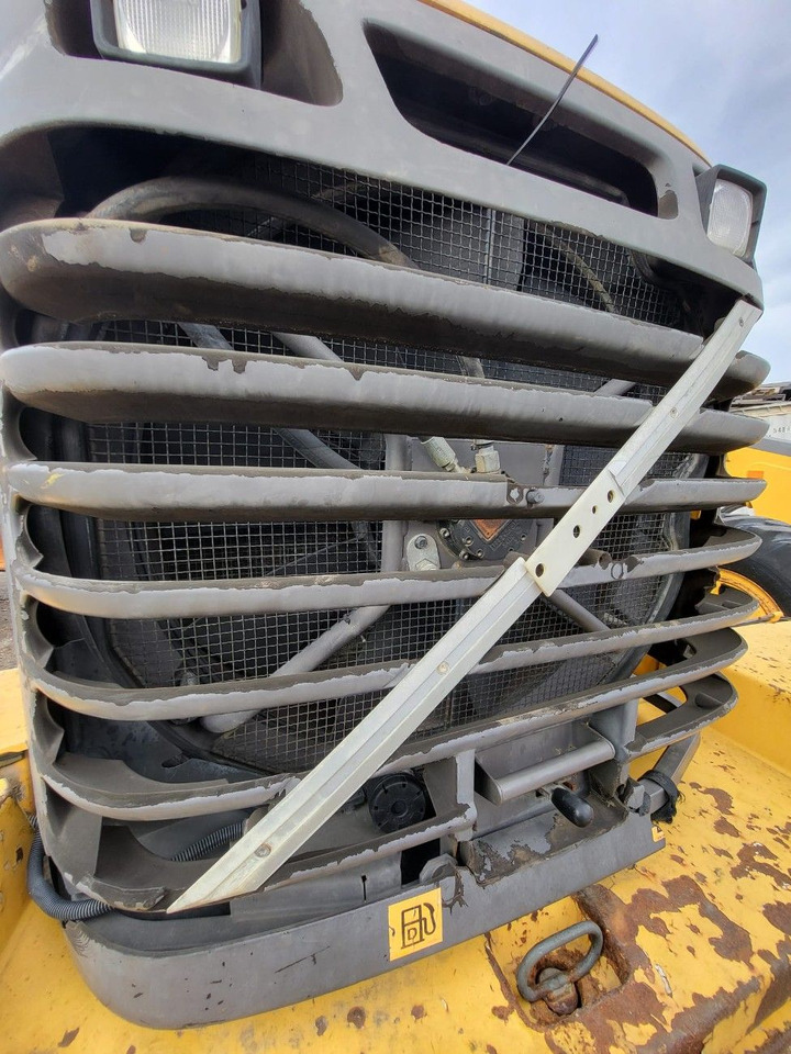 Volvo radiator 15020567 for Volvo L90E, L110E, L120E - Radiator for Loader: picture 2 Volvo radiator 15020567 for Volvo L90E, L110E, L120E - Radiator for Loader: picture 2