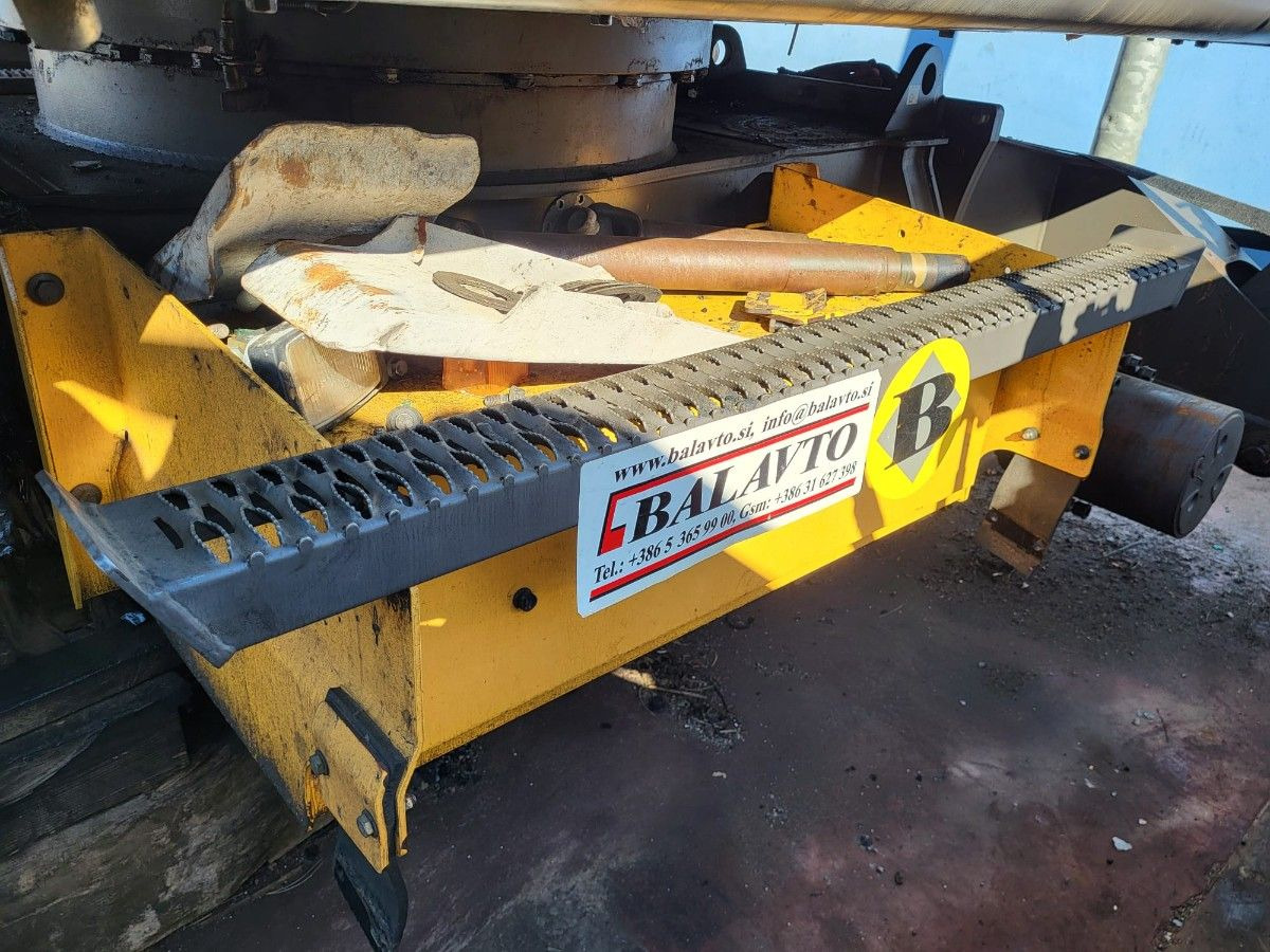 Volvo steps 14622725 - Footstep for Excavator: picture 3 Volvo steps 14622725 - Footstep for Excavator: picture 3