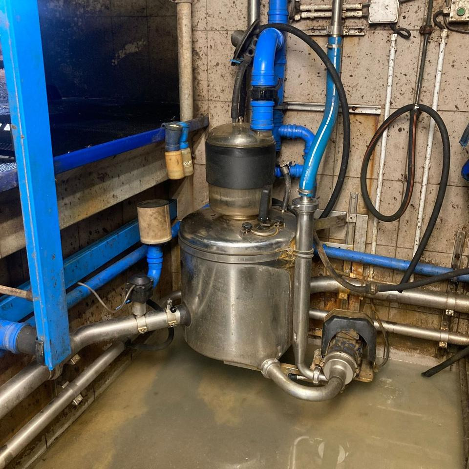 DeLaval Fischgrätenmelkstand Doppel 10er - Milking equipment: picture 4 DeLaval Fischgrätenmelkstand Doppel 10er - Milking equipment: picture 4