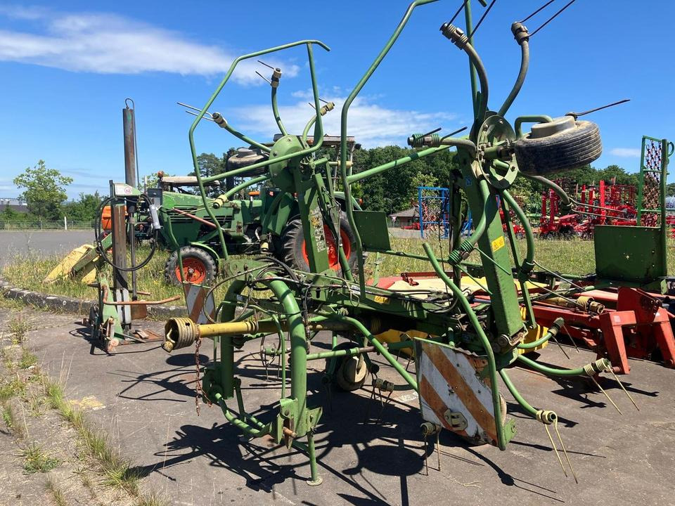 Krone KW 5.50 Wender, Heuer, Zetter hydr. Grenzstreueinrichtung - Tedder/ Rake: picture 1 Krone KW 5.50 Wender, Heuer, Zetter hydr. Grenzstreueinrichtung - Tedder/ Rake: picture 1