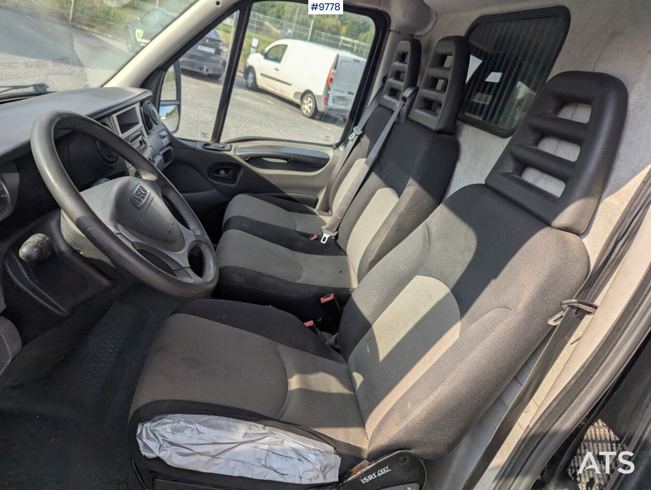 Box Truck Iveco Daily 29L12A V-300 - Panel van: picture 5 Box Truck Iveco Daily 29L12A V-300 - Panel van: picture 5