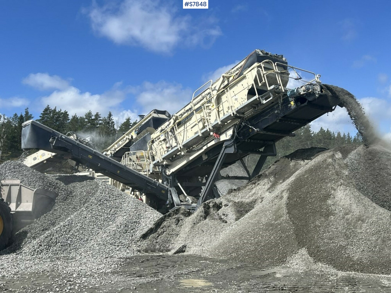 Crusher on tracks, Metso Lokotrack LT 330D (See video) - Crusher: picture 4 Crusher on tracks, Metso Lokotrack LT 330D (See video) - Crusher: picture 4