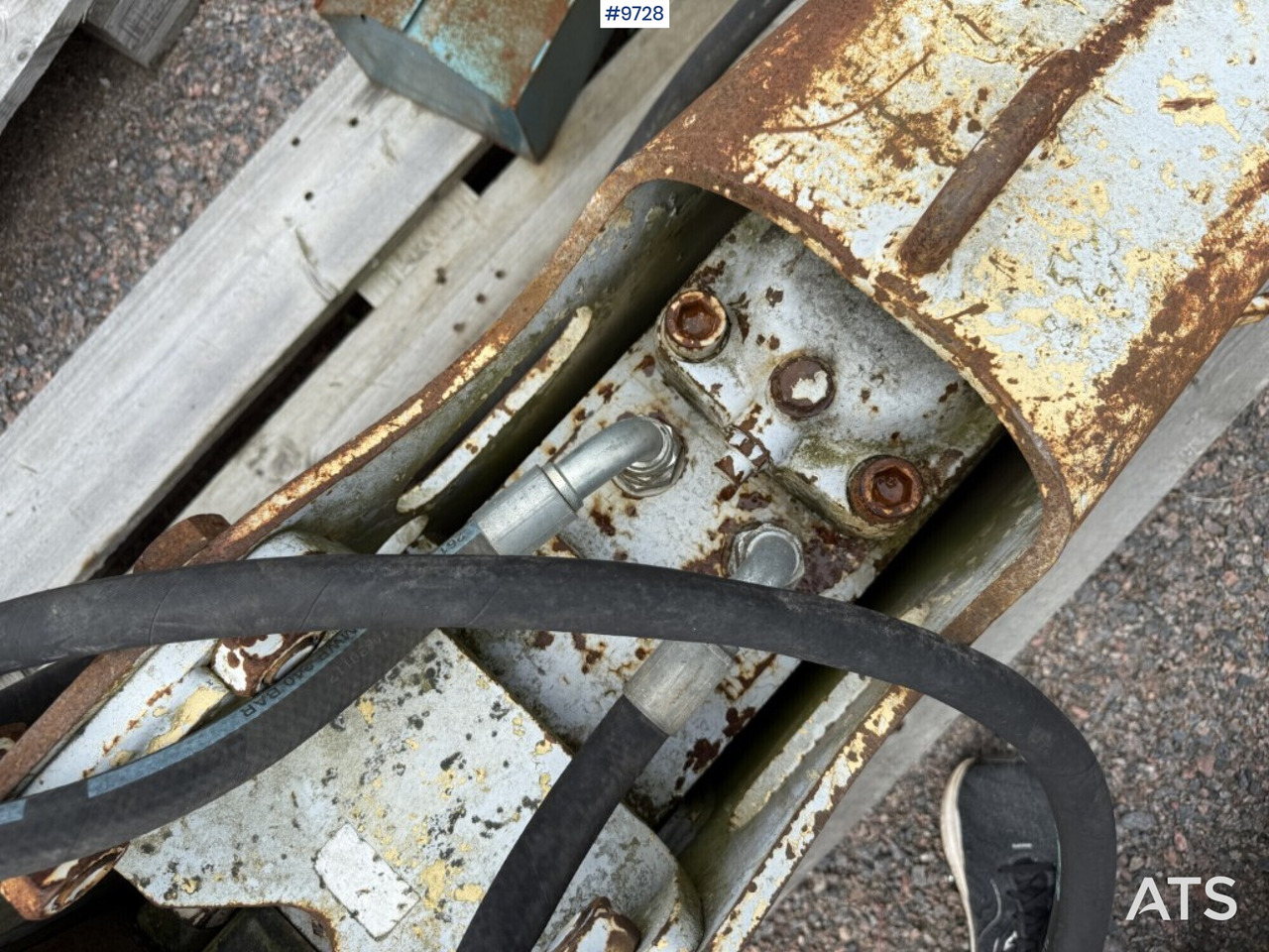 Hydraulic hammer Furukawa F9LN S45 - Hydraulic hammer: picture 4 Hydraulic hammer Furukawa F9LN S45 - Hydraulic hammer: picture 4